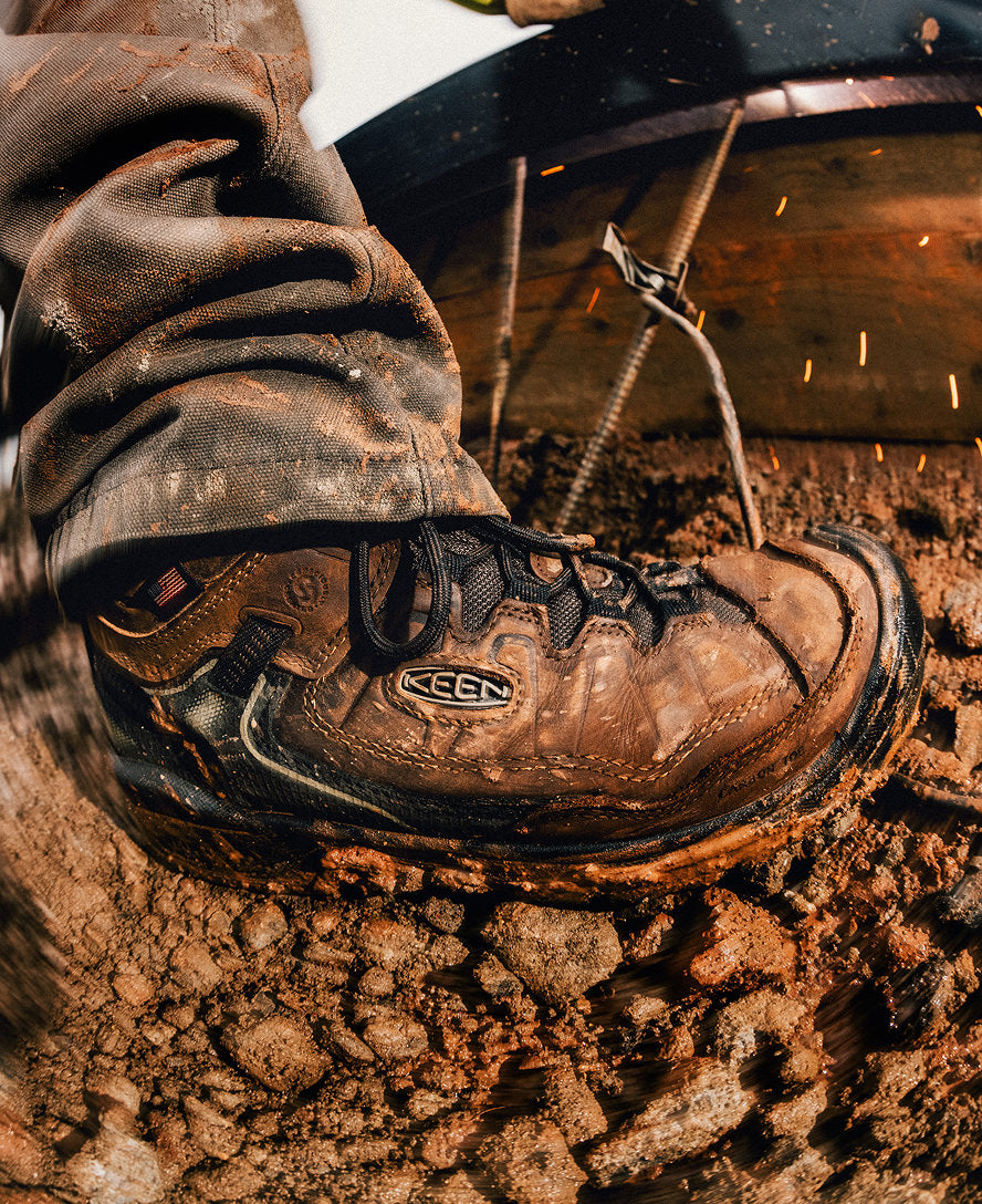 Men's Targhee IV Waterproof Work Boot (Carbon Toe) Dark Earth/Black | Keen Outlet