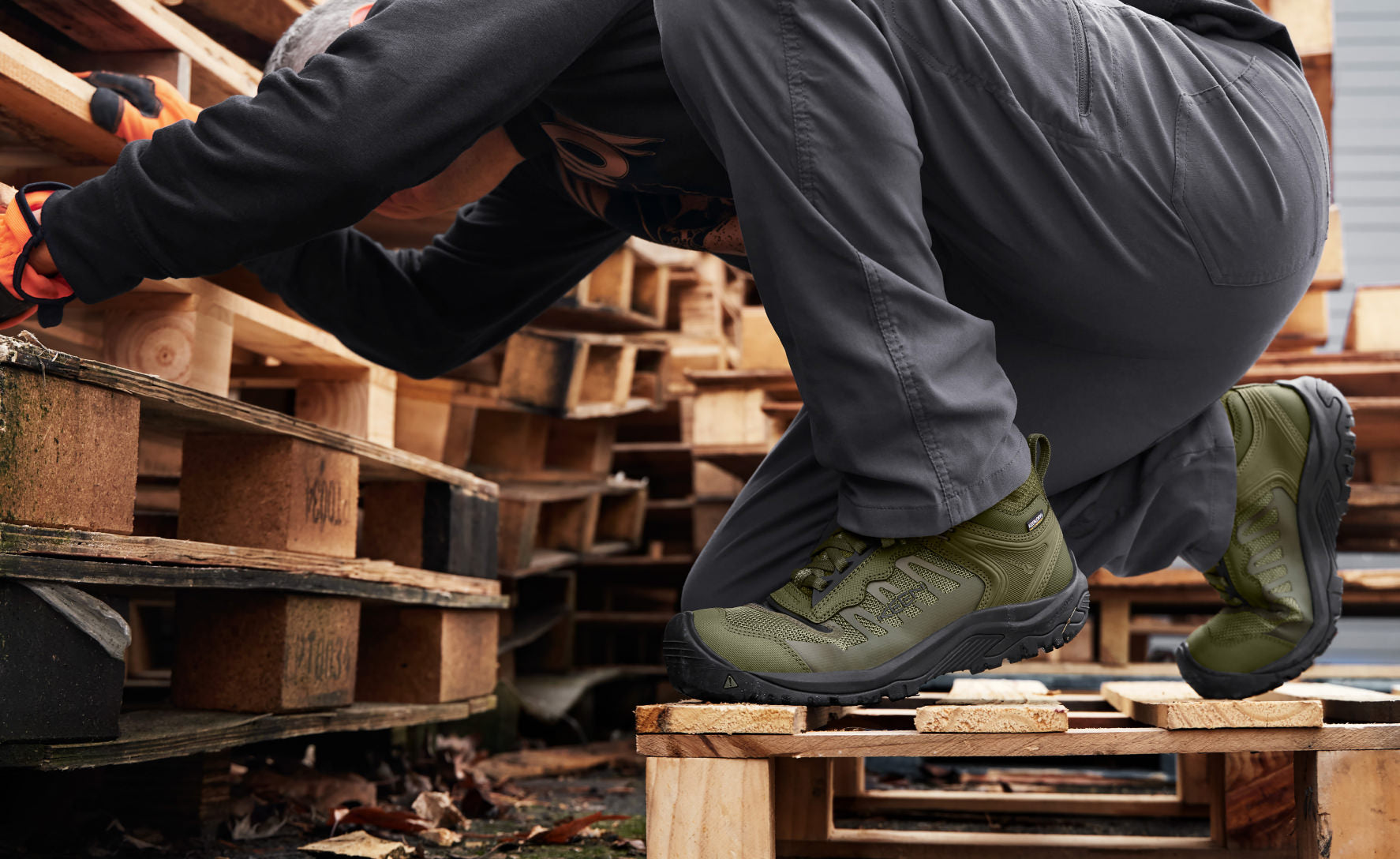 Men's Reno Mid Waterproof (Carbon Toe) Dark Olive/Black / Keen Online