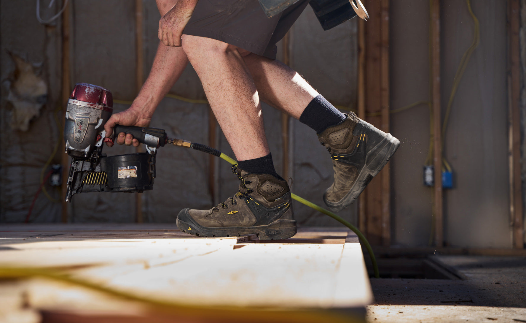 Men's Dover 6" Waterproof (Carbon Toe) Dark Earth/Black / Keen Online