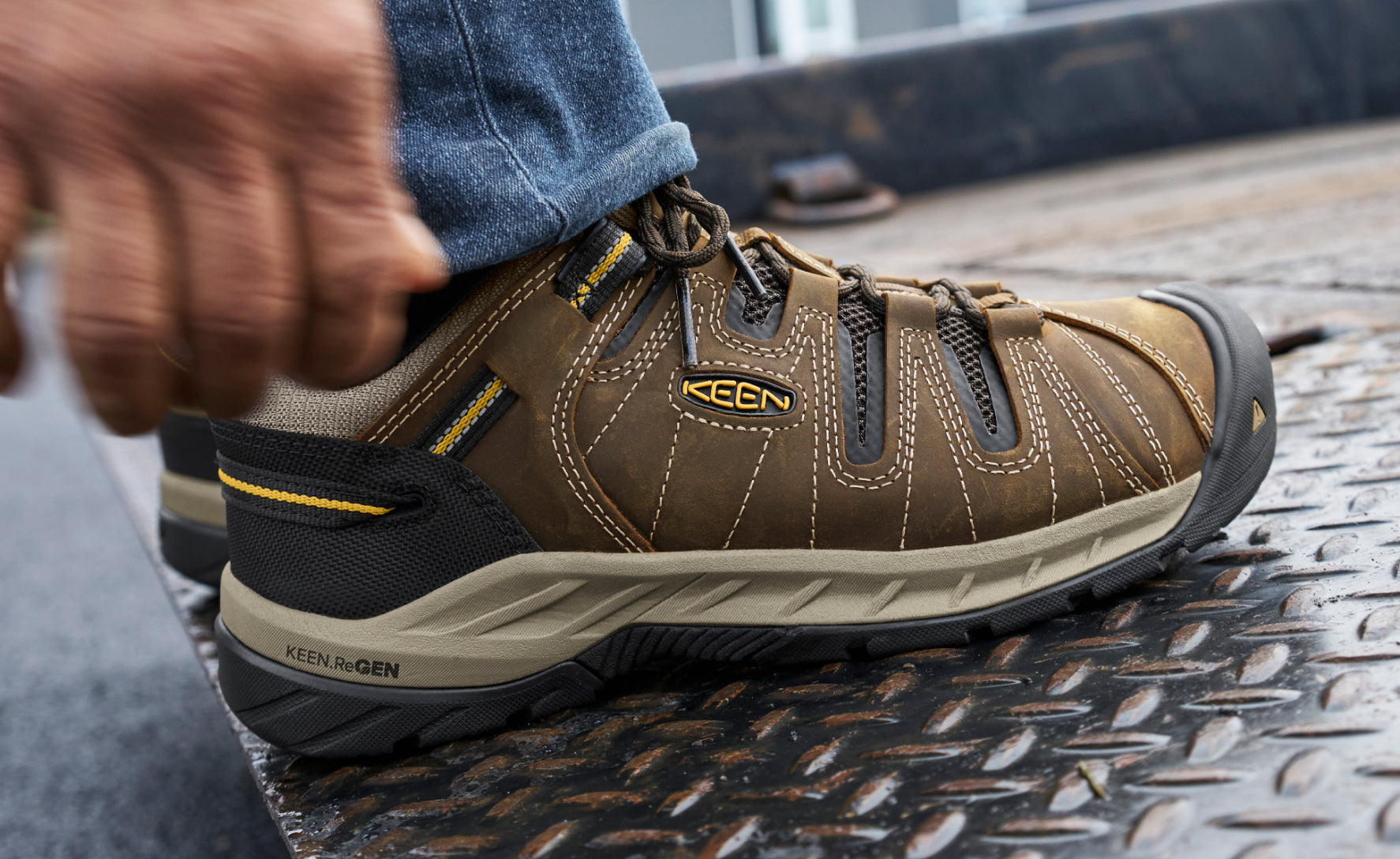 Men's Flint II (Soft Toe) Cascade Brown/Golden Rod / Keen Online