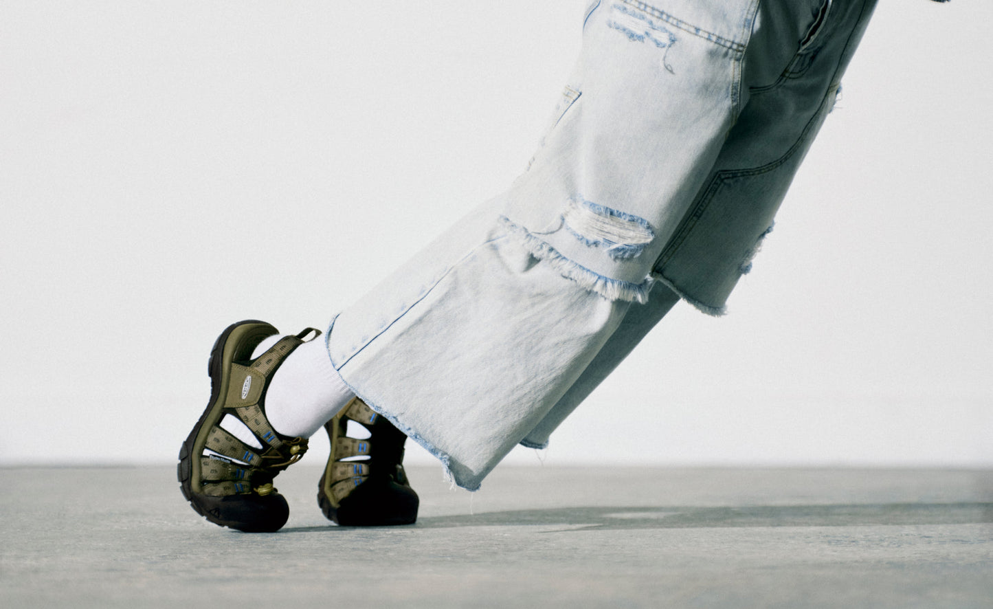 Men's Newport Retro Sandal x Études Studio Etudes Olive | Kenn On Sale