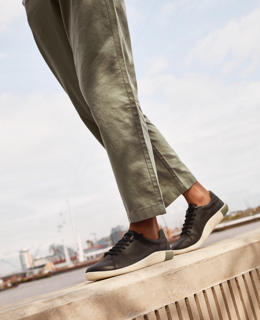 Women's KNX Leather Sneaker Black/Star White / Keen For sale